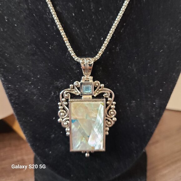 Unbranded Large Pendant Silver Tone Bib Necklace Ladies Pre-Owned Fashion Casual - Picture 3 of 4